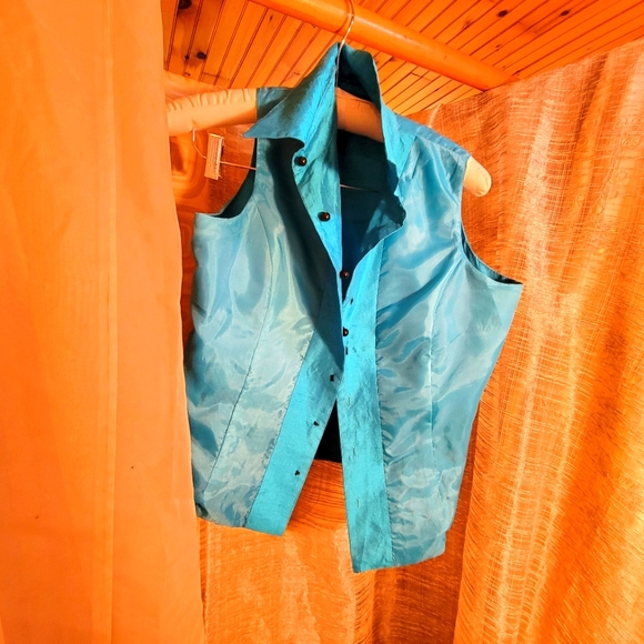 Silkland Button Front Shell - Picture 10 of 16